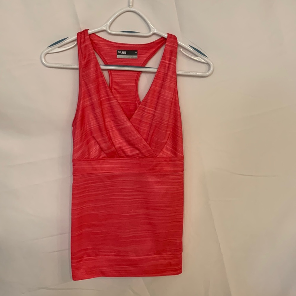 Lija Pink V-neck Racerback size‎ Small Tank